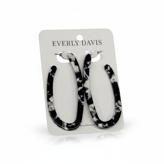 Everly Davis oval resin hoop earrings in black and white tortoise shell pattern. Lightweight and hypoallergenic.